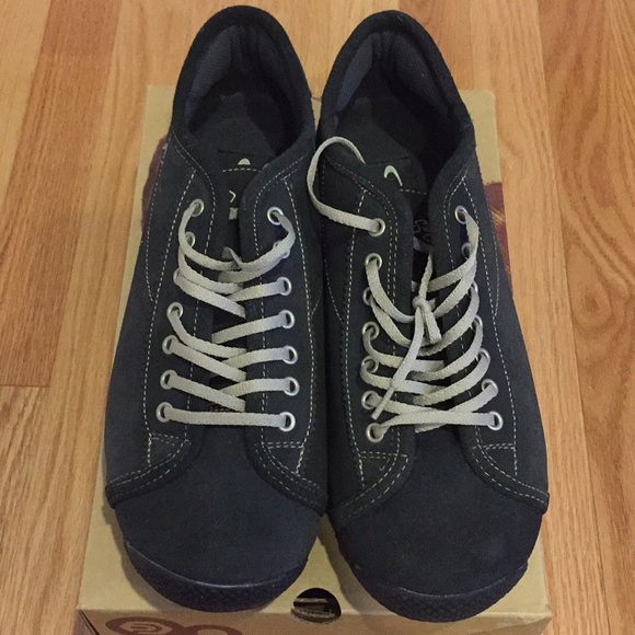 OP Other - Men’s suede sneakers